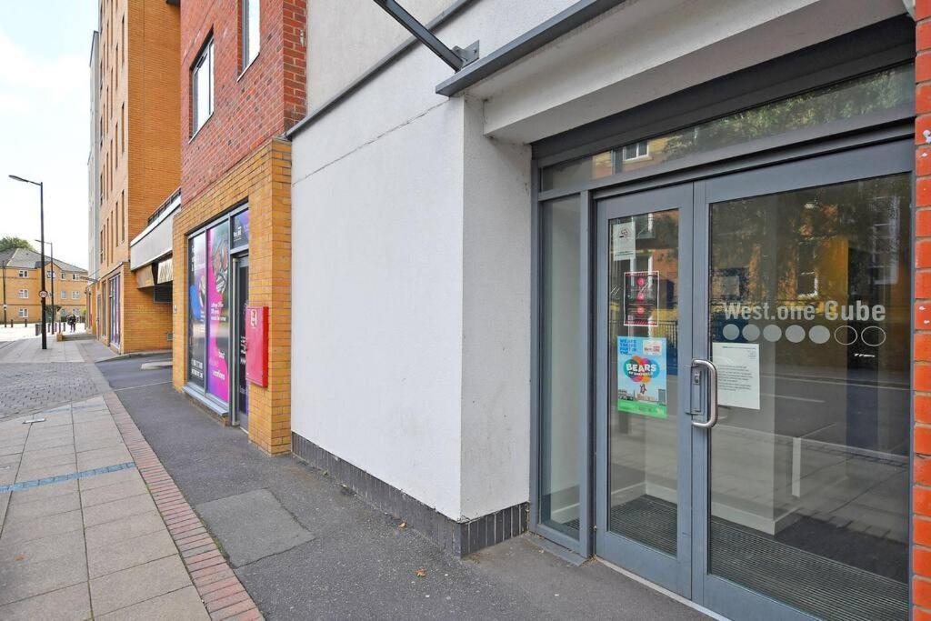 Perfectly Located City Centre Studio Apartment - West One With Free Wifi, Gym Access, Netflix Sheffield Exterior foto